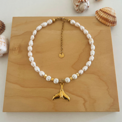 sandy beach choker